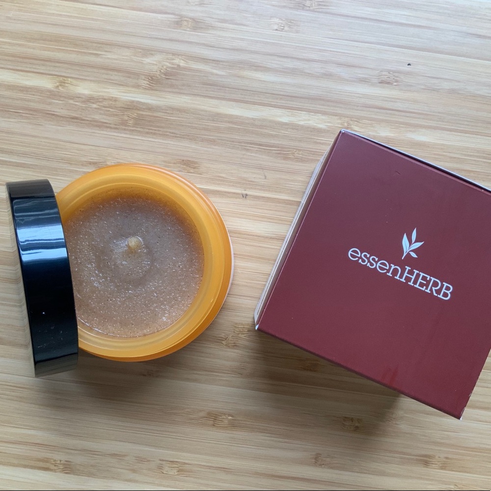 LAST ONE! Korean Black Tea Scrub - Picture 2 of 4